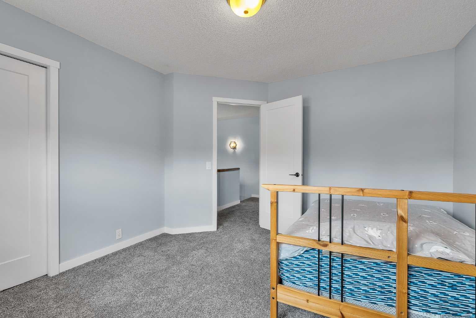 215 Edgevalley Mews 