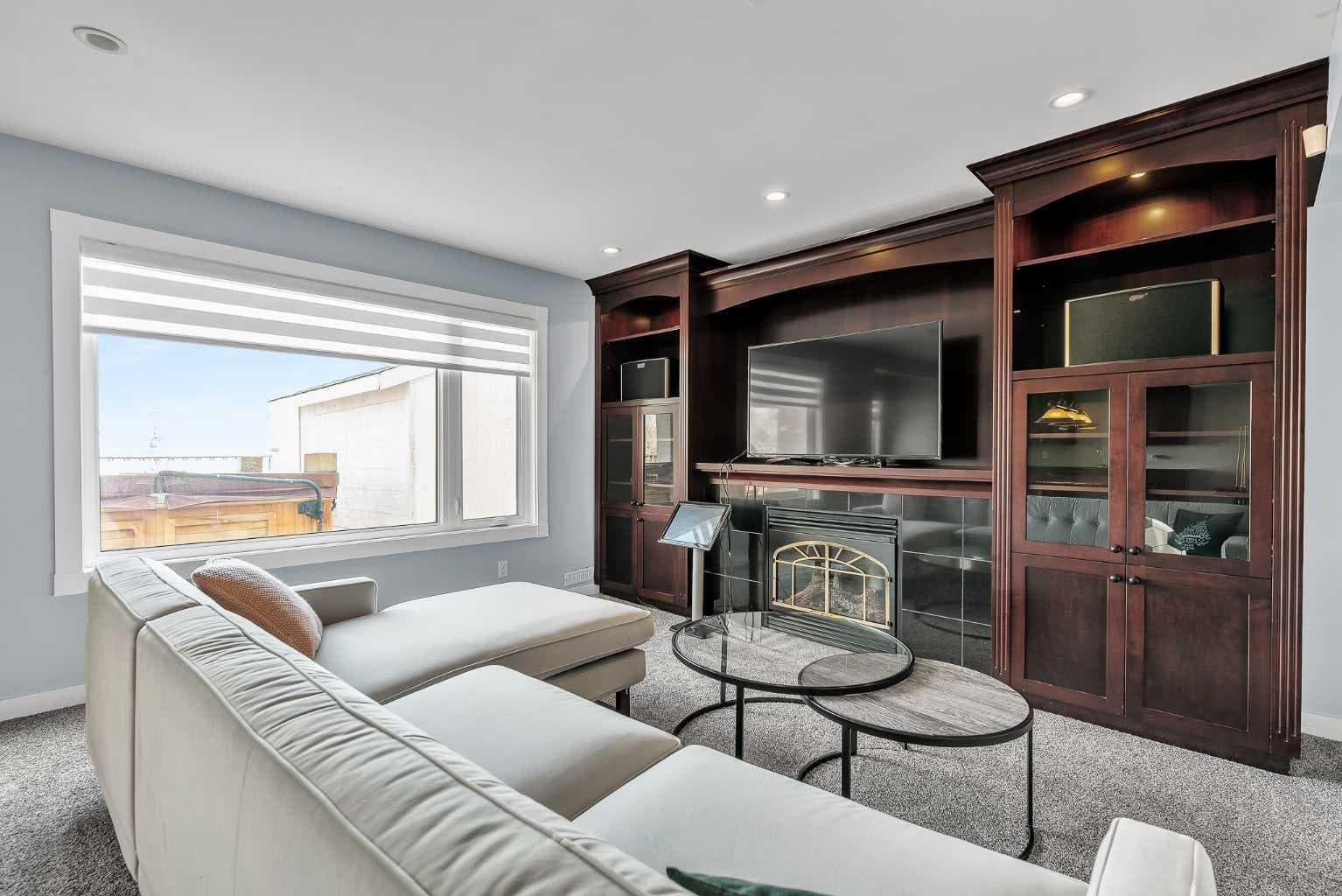 215 Edgevalley Mews 