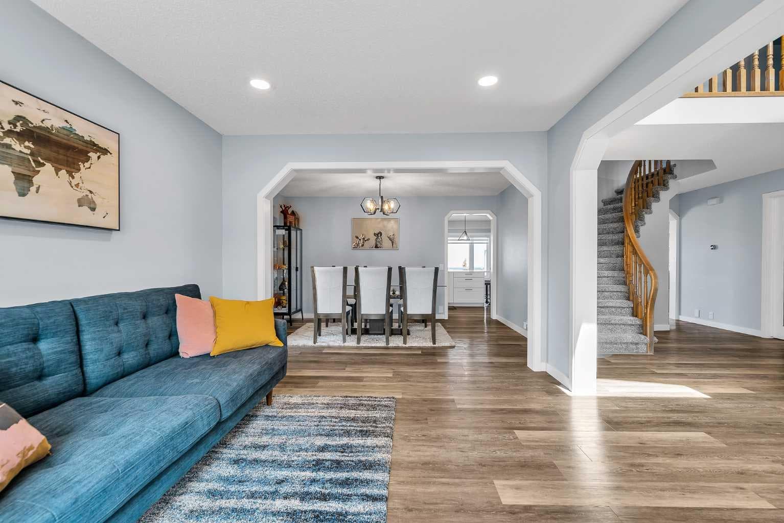 215 Edgevalley Mews 