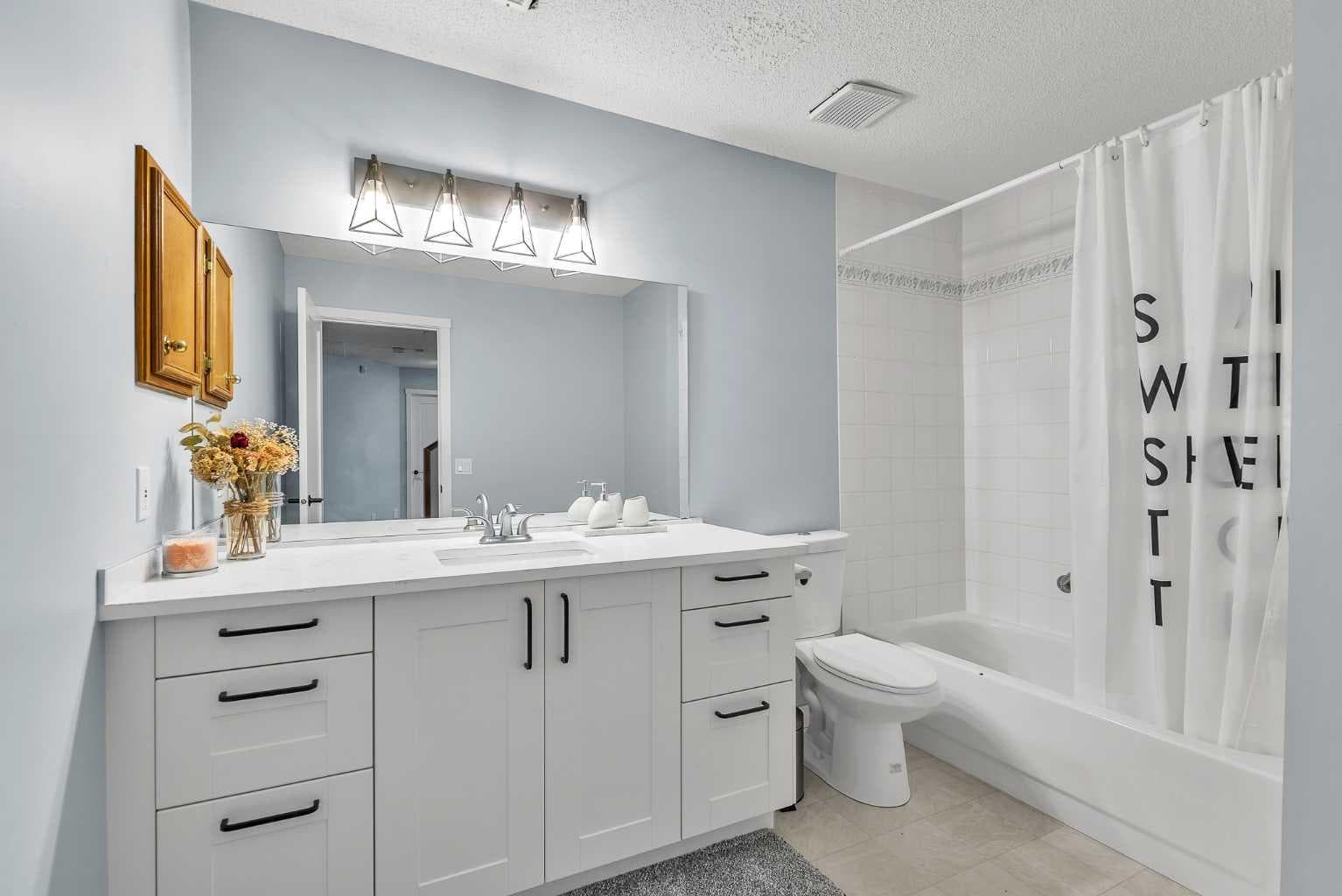 215 Edgevalley Mews 