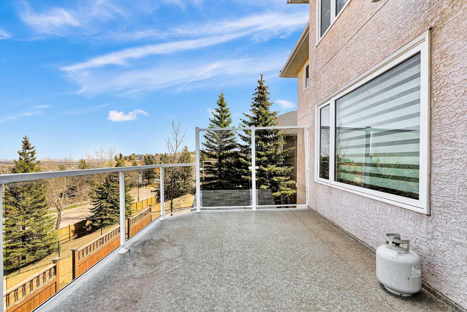 215 Edgevalley Mews 