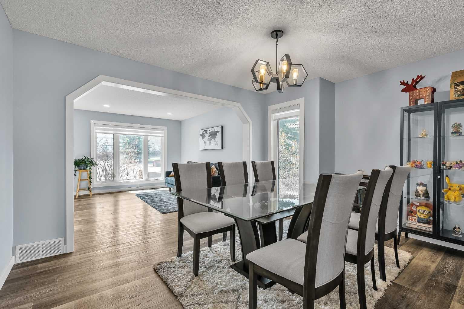 215 Edgevalley Mews 