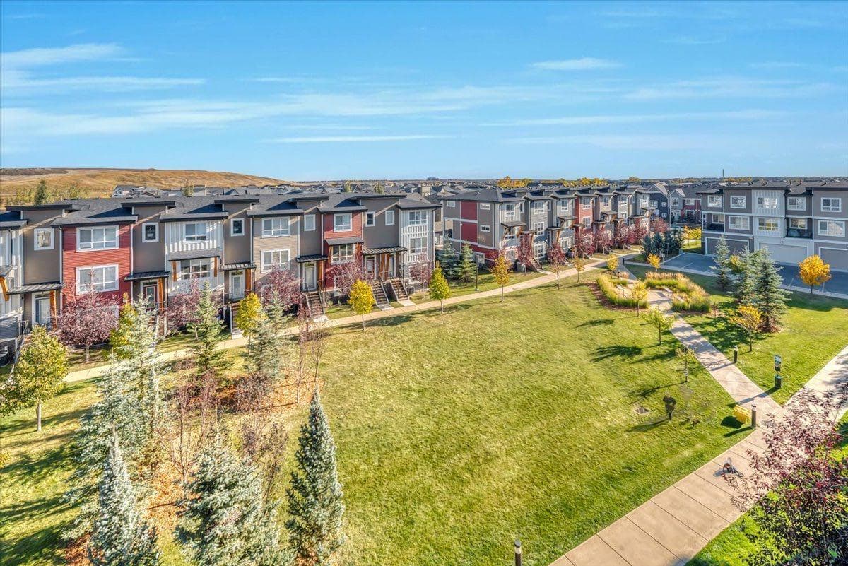 408, 35 walgrove Walk SE