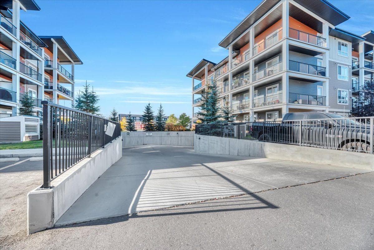 408, 35 walgrove Walk SE