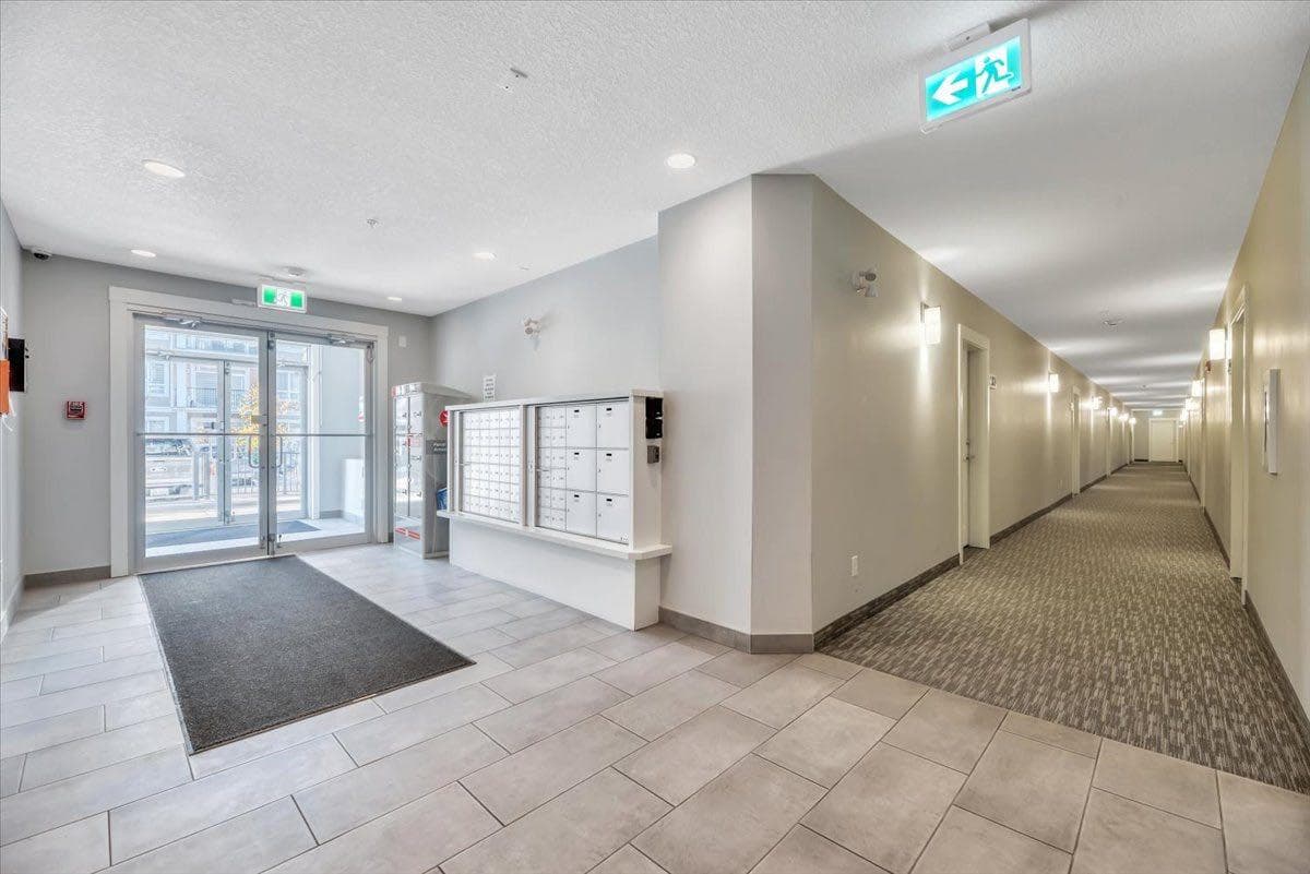 408, 35 walgrove Walk SE