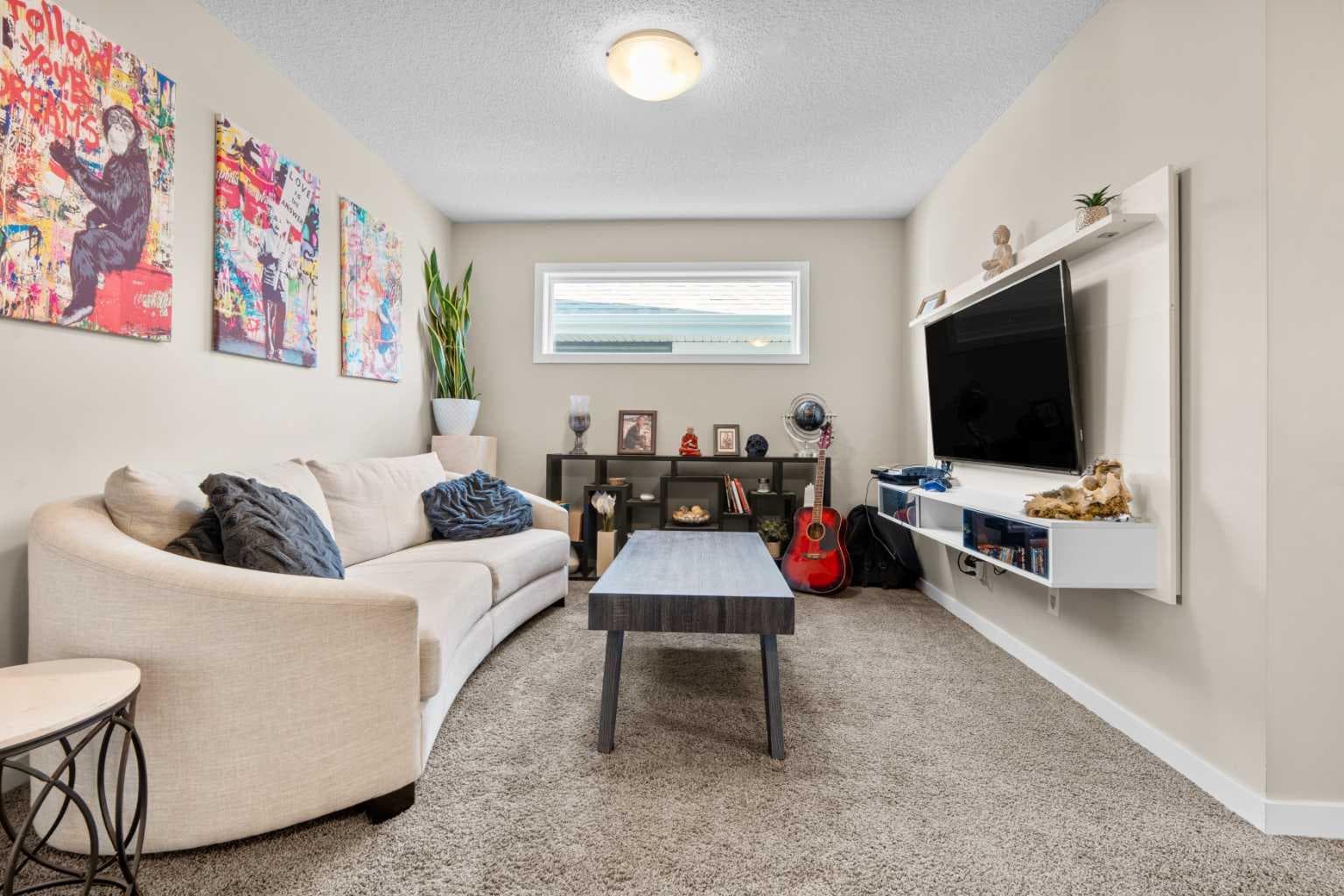534 River Heights Crescent 