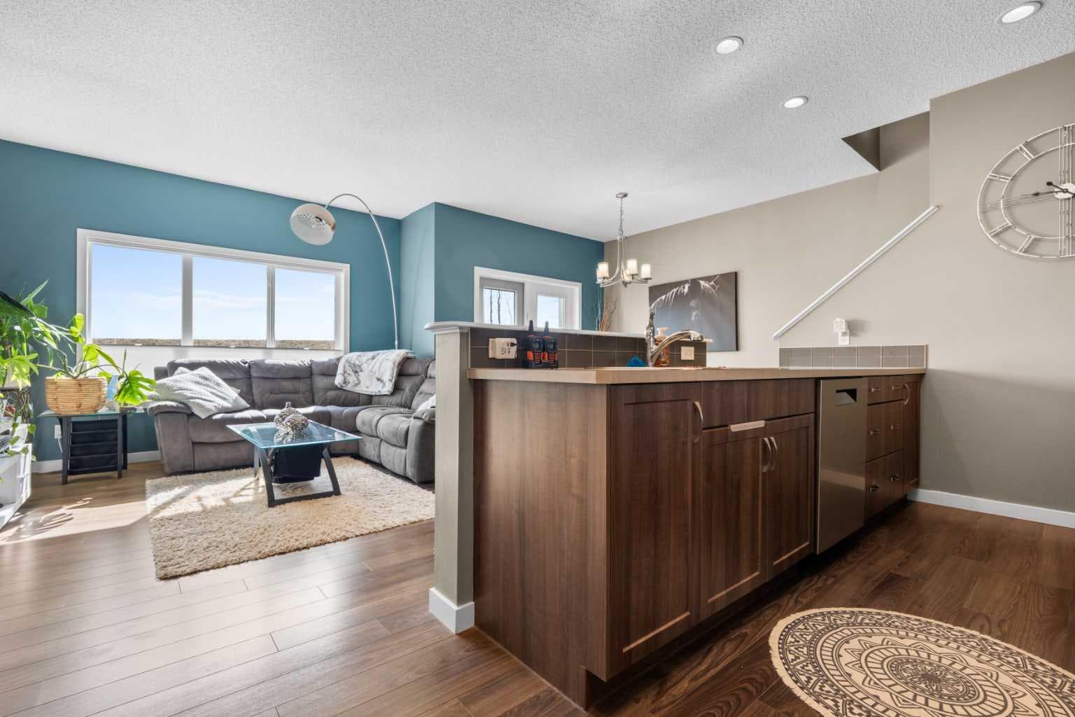 534 River Heights Crescent 