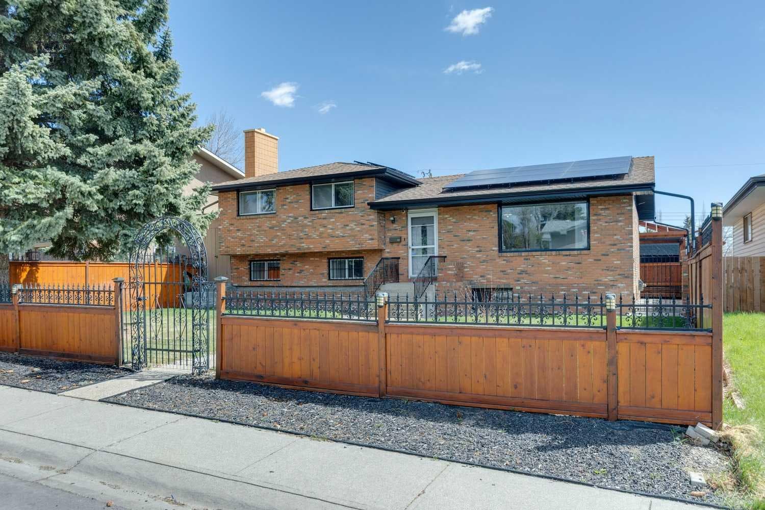 12 Huntwick Way NE