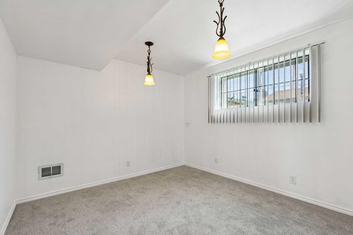 12 Huntwick Way NE