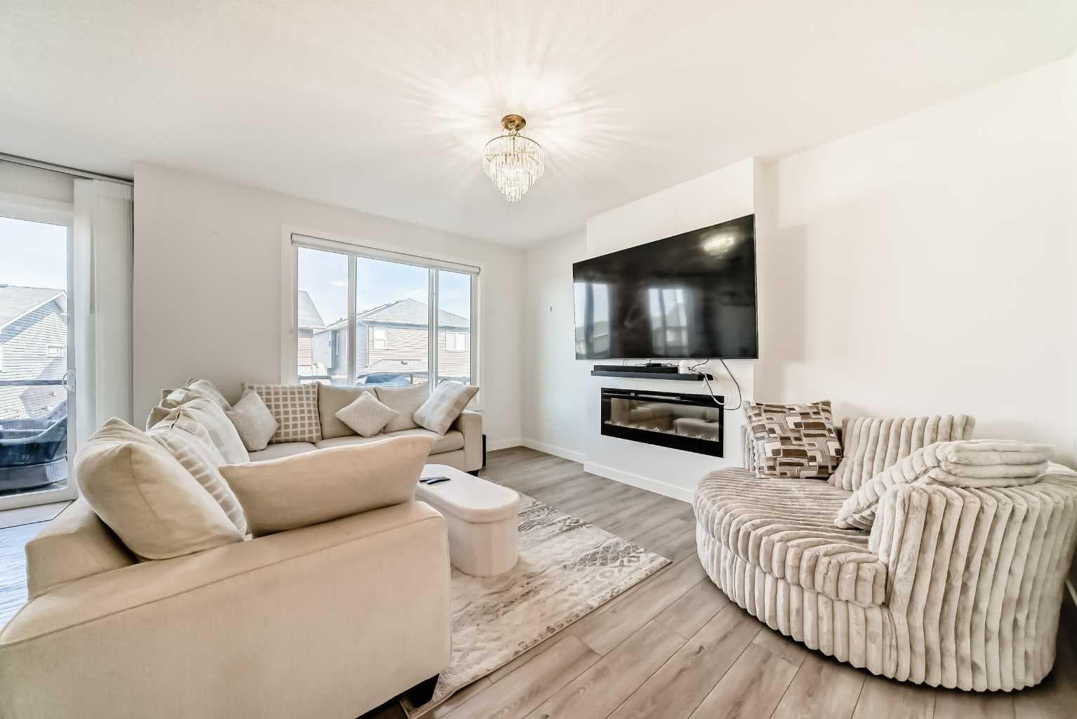 287 Amblehurst Way NW