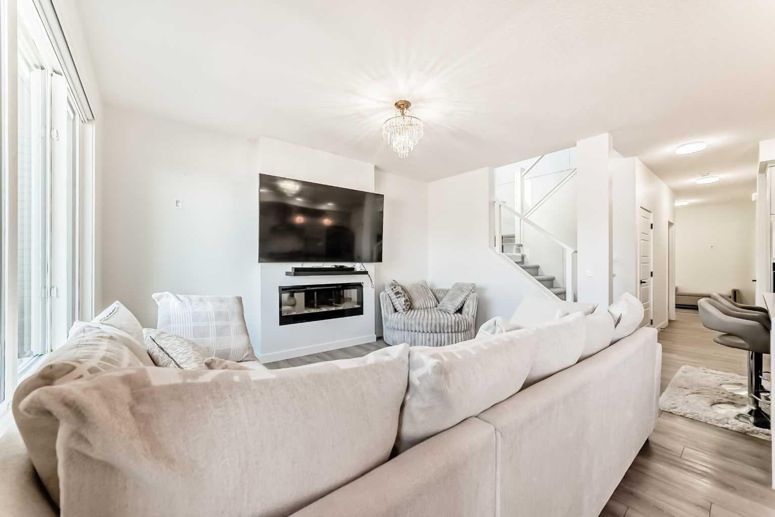 287 Amblehurst Way NW