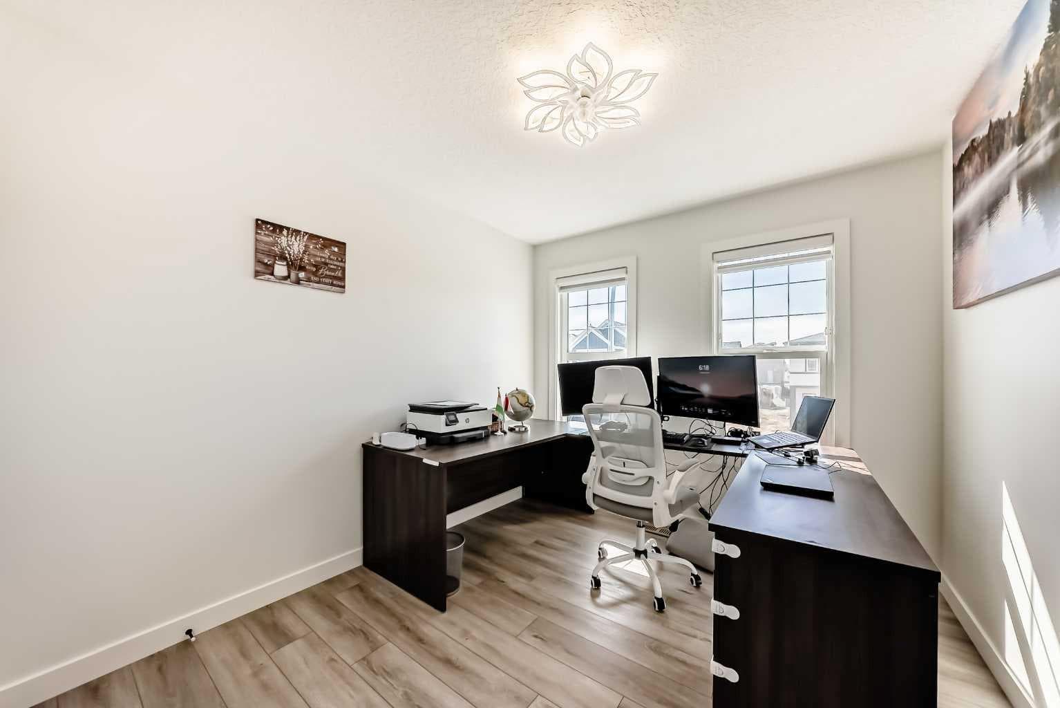 287 Amblehurst Way NW