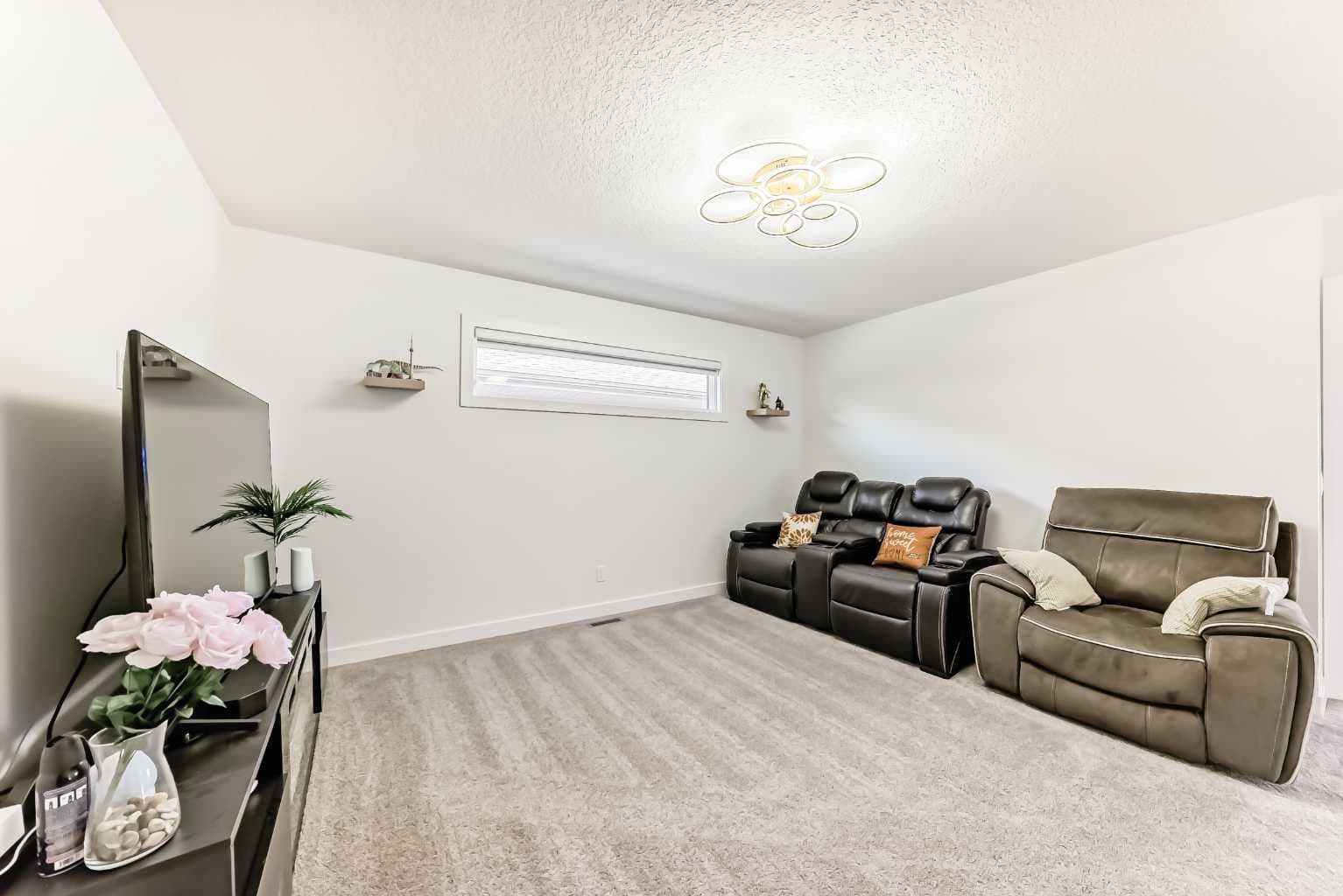 287 Amblehurst Way NW