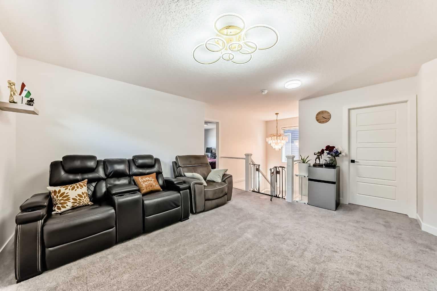 287 Amblehurst Way NW