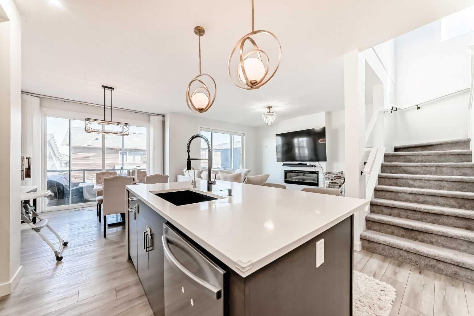 287 Amblehurst Way NW