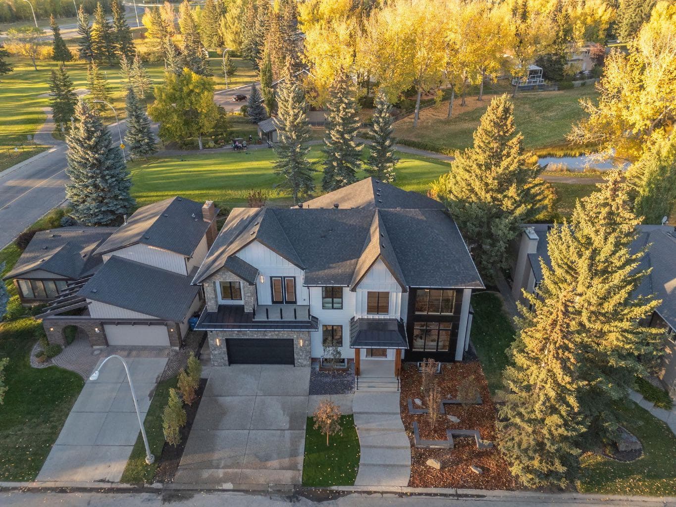 620 Varsity Estates Crescent NW