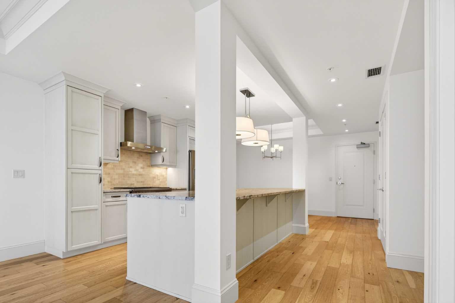 305, 221 Quarry Way SE