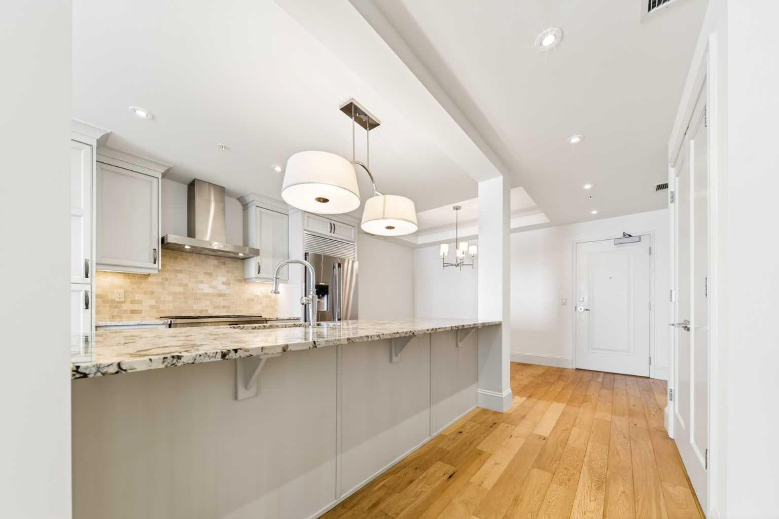 305, 221 Quarry Way SE