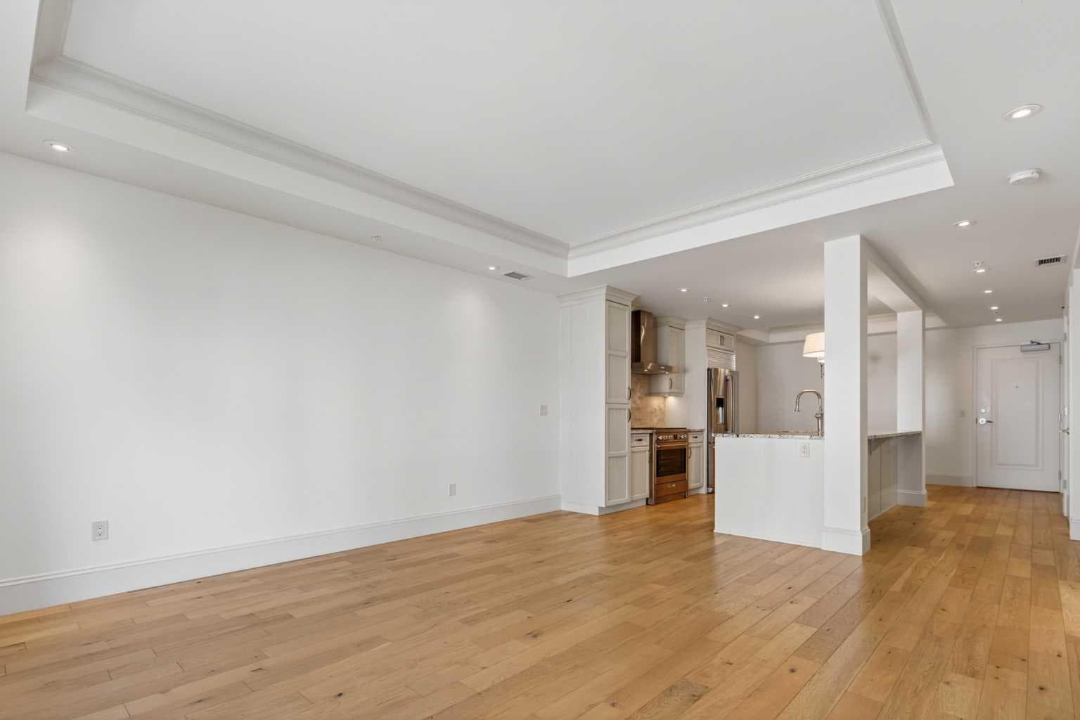 305, 221 Quarry Way SE