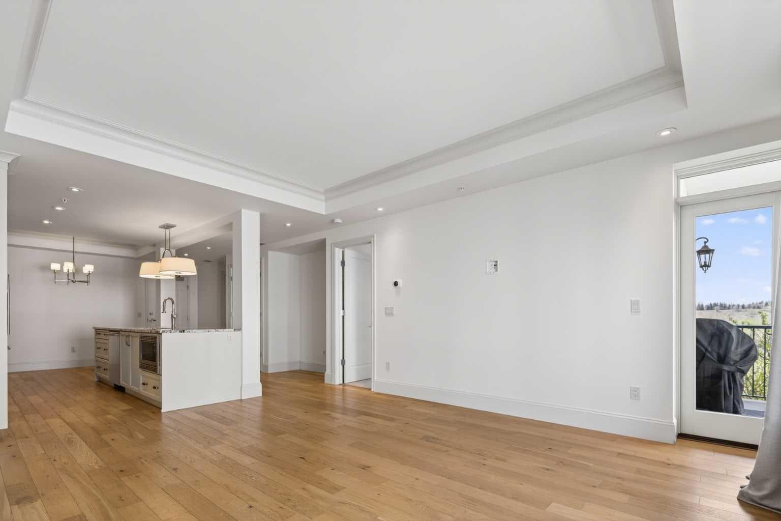 305, 221 Quarry Way SE