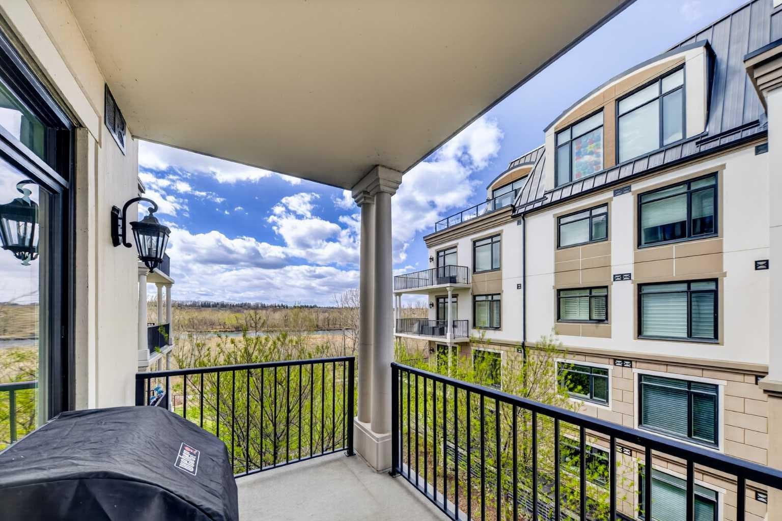 305, 221 Quarry Way SE