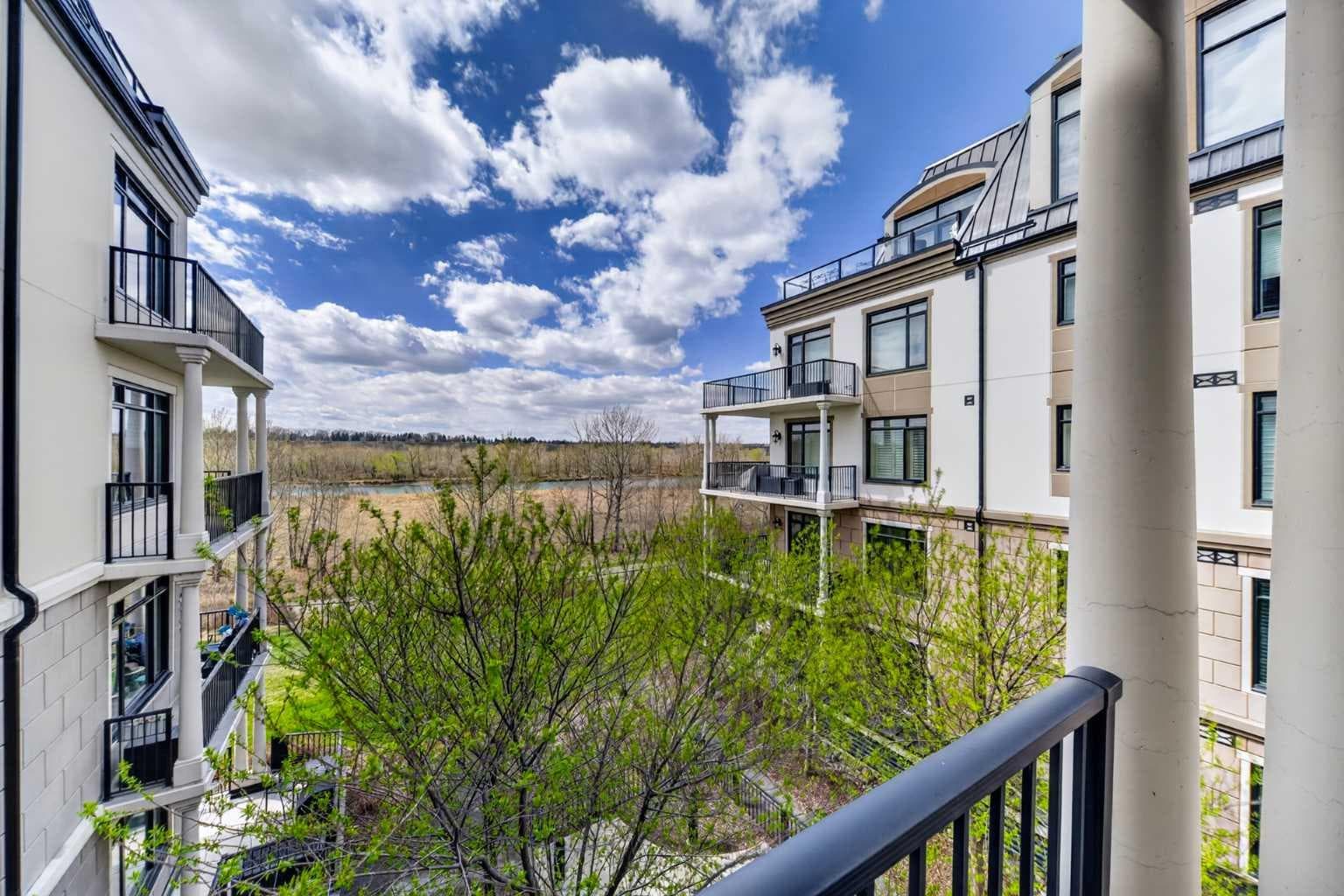 305, 221 Quarry Way SE