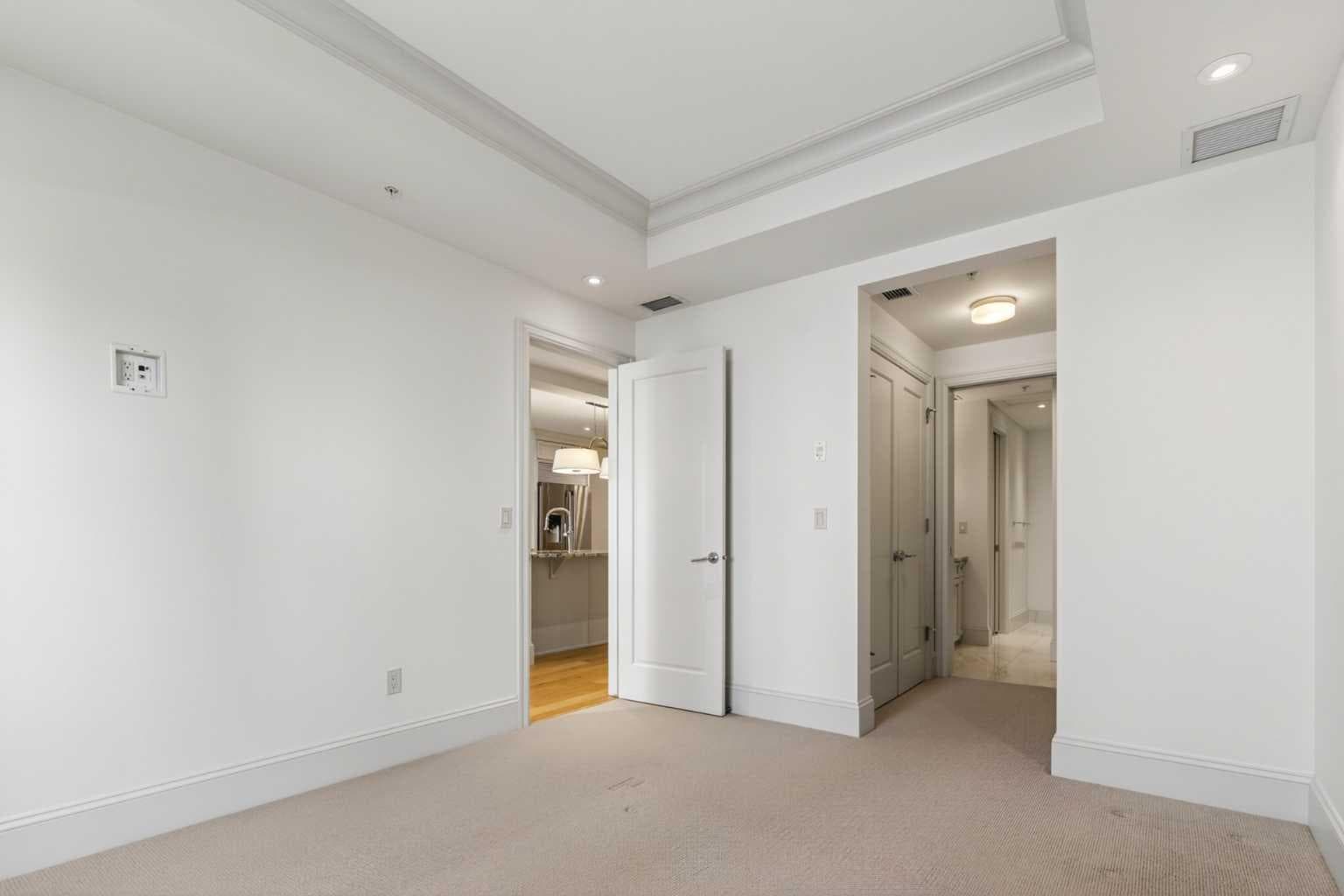 305, 221 Quarry Way SE