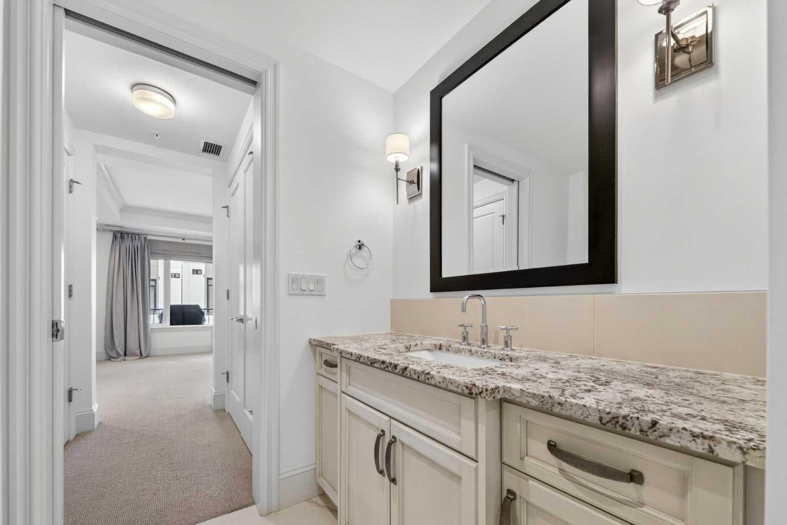 305, 221 Quarry Way SE