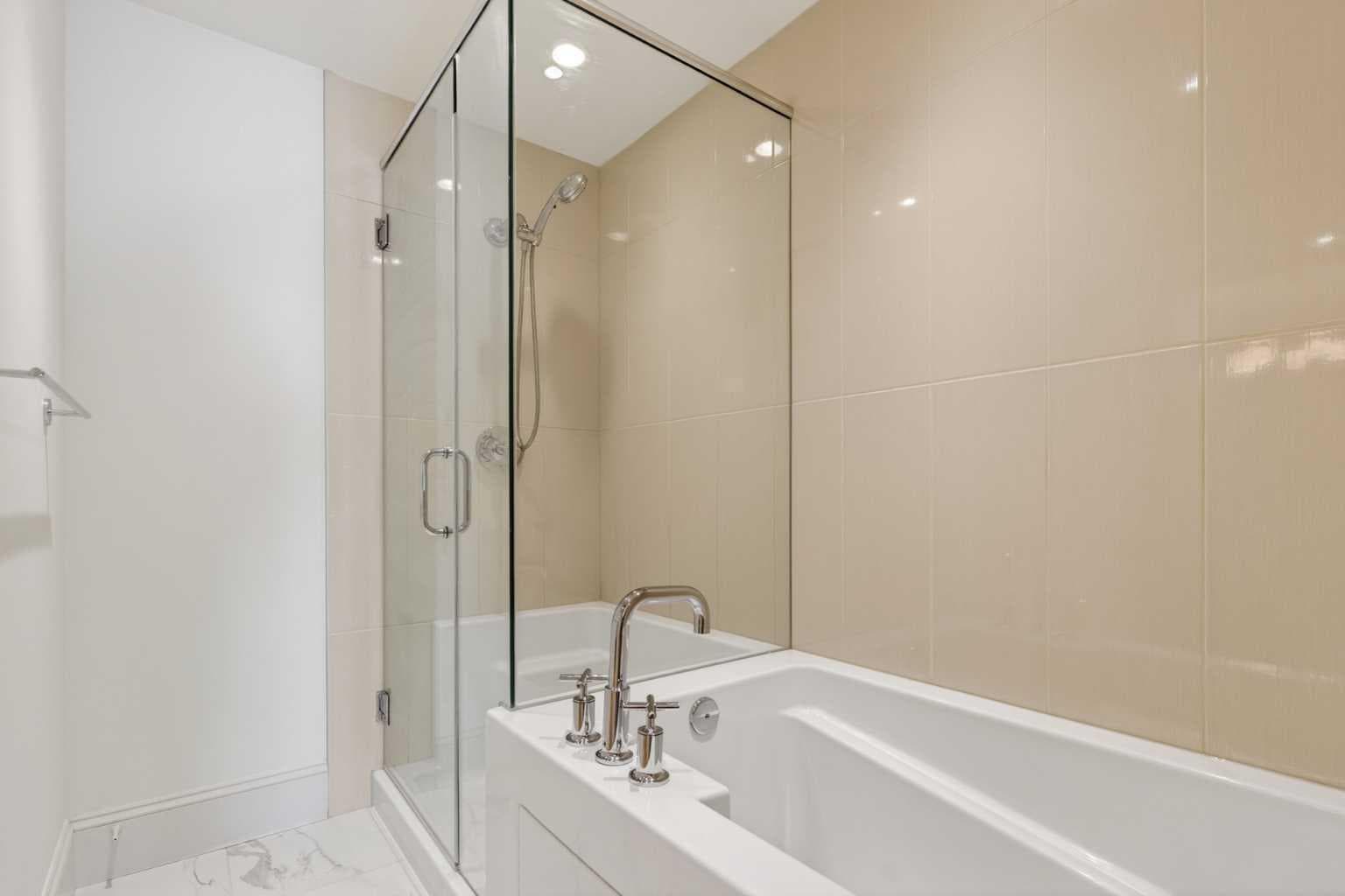 305, 221 Quarry Way SE