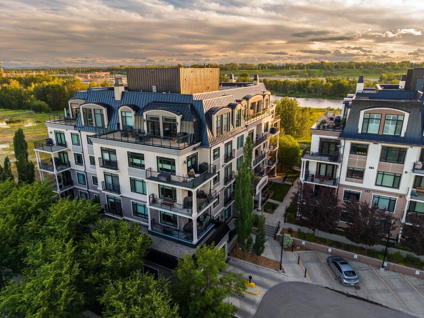305, 221 Quarry Way SE
