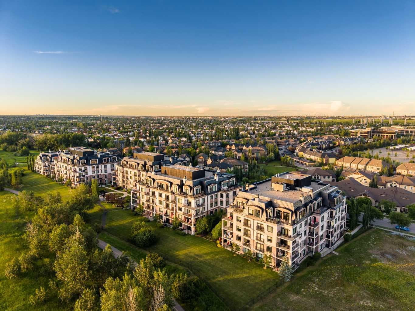 305, 221 Quarry Way SE