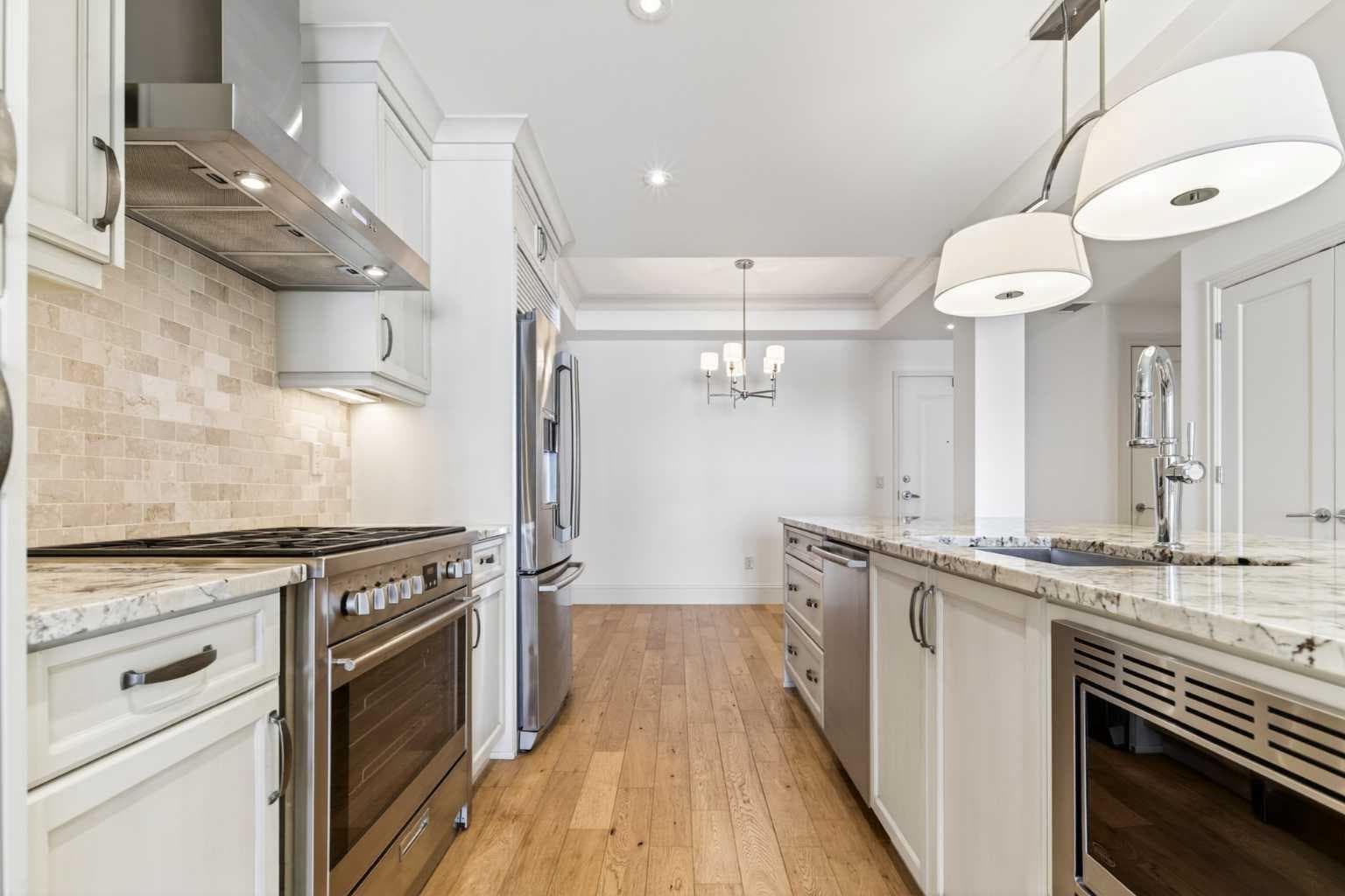 305, 221 Quarry Way SE
