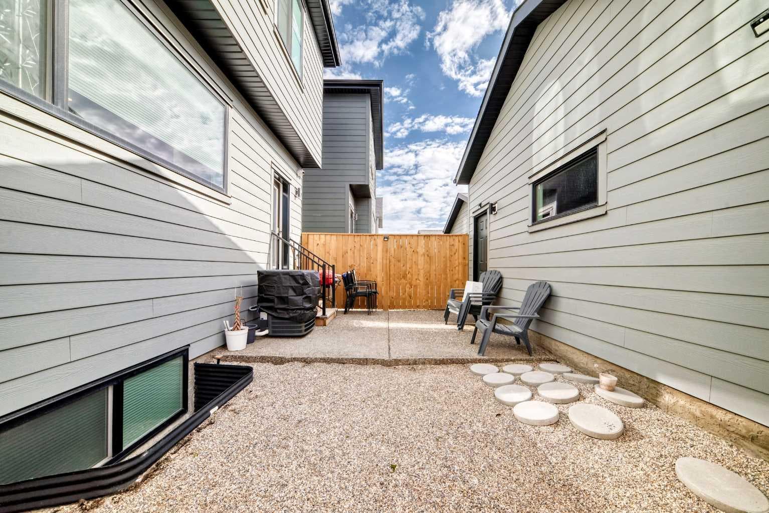 15053 37 Street SW