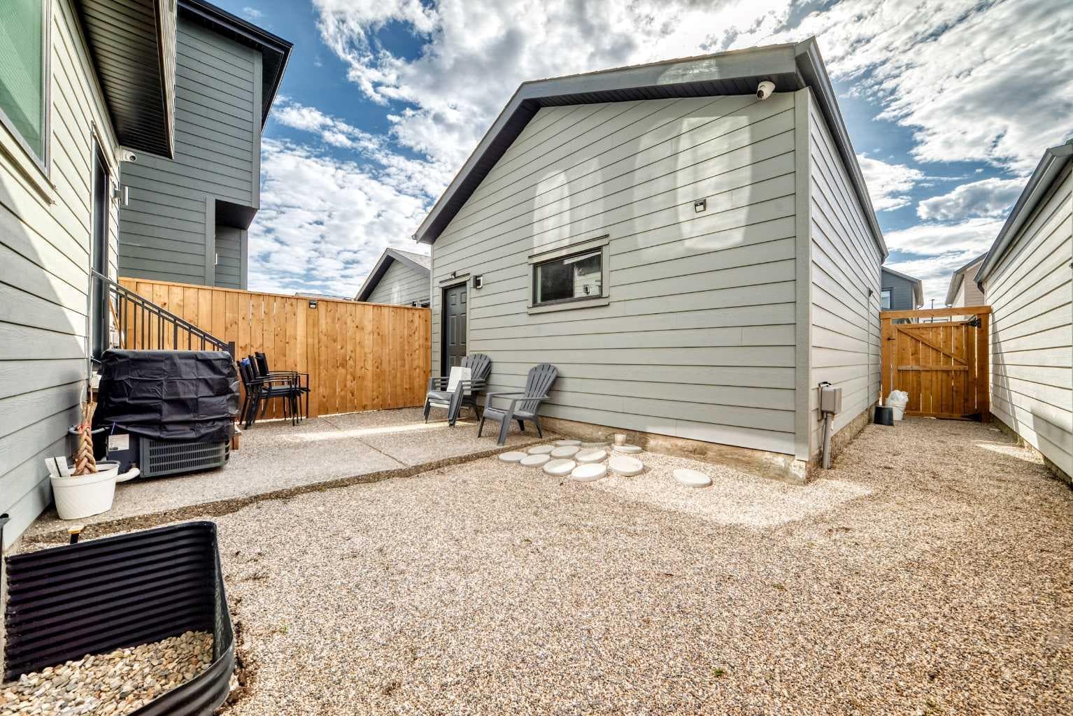 15053 37 Street SW