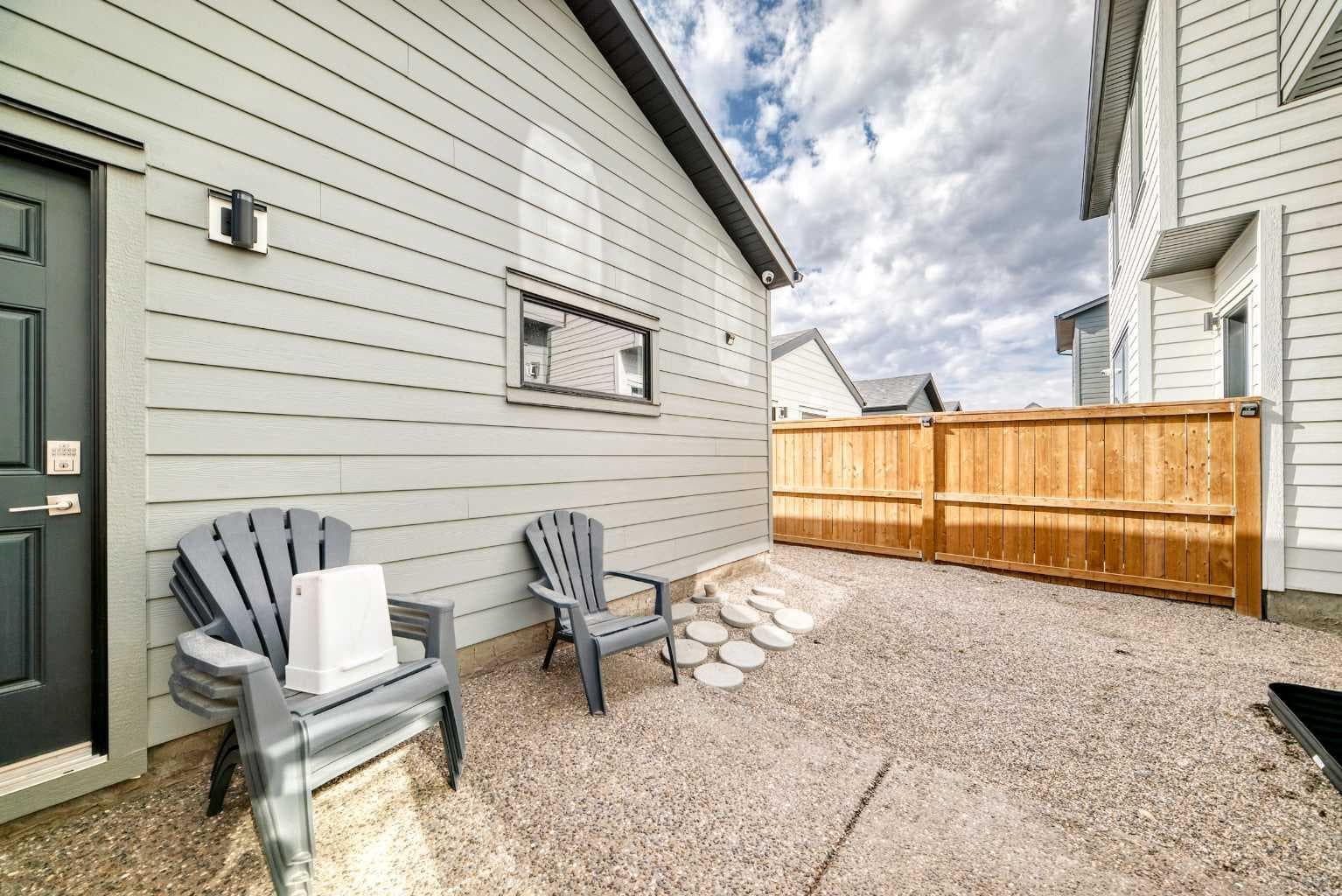 15053 37 Street SW