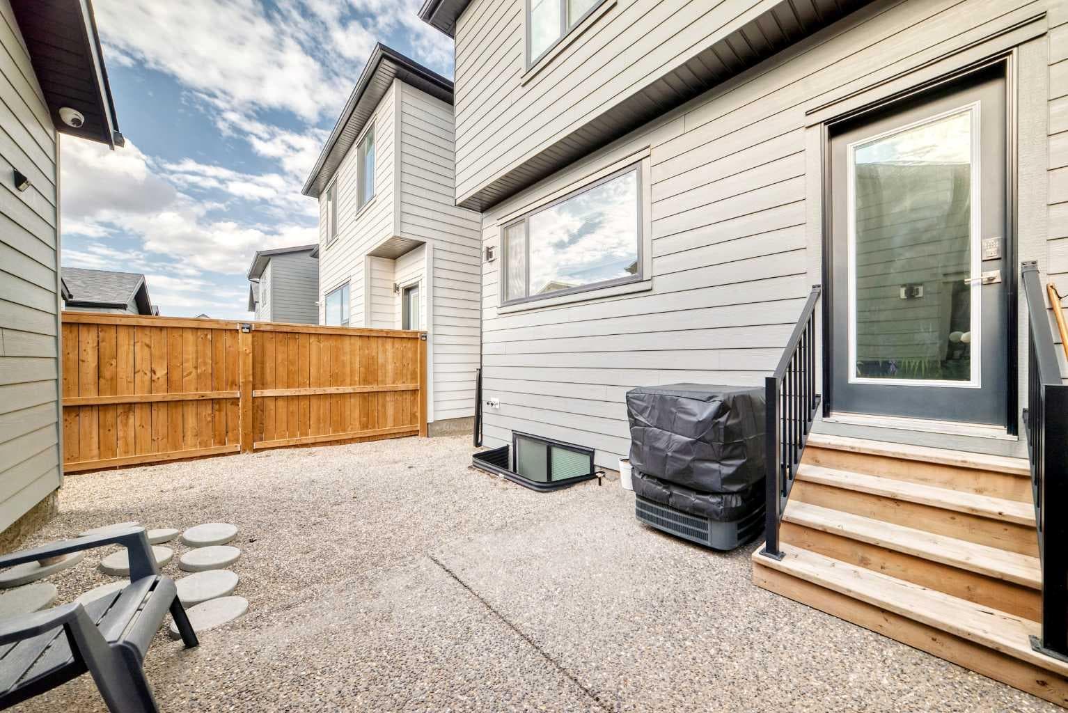15053 37 Street SW