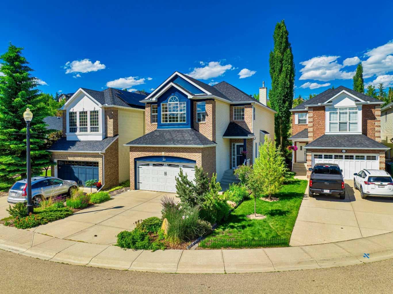30 Discovery Ridge Gardens SW