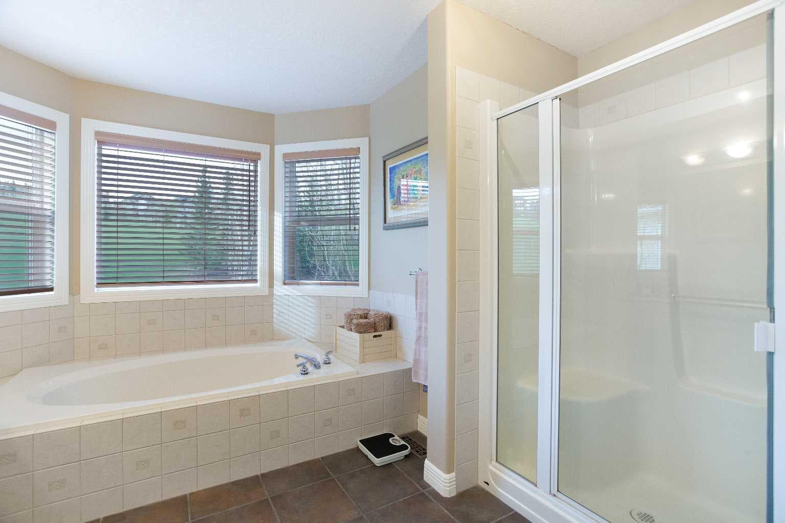30 Discovery Ridge Gardens SW