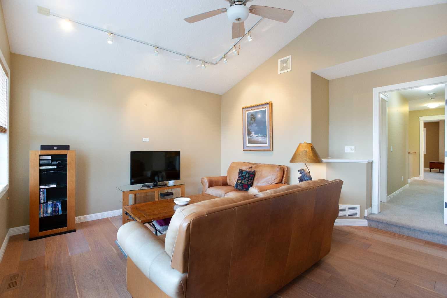 30 Discovery Ridge Gardens SW