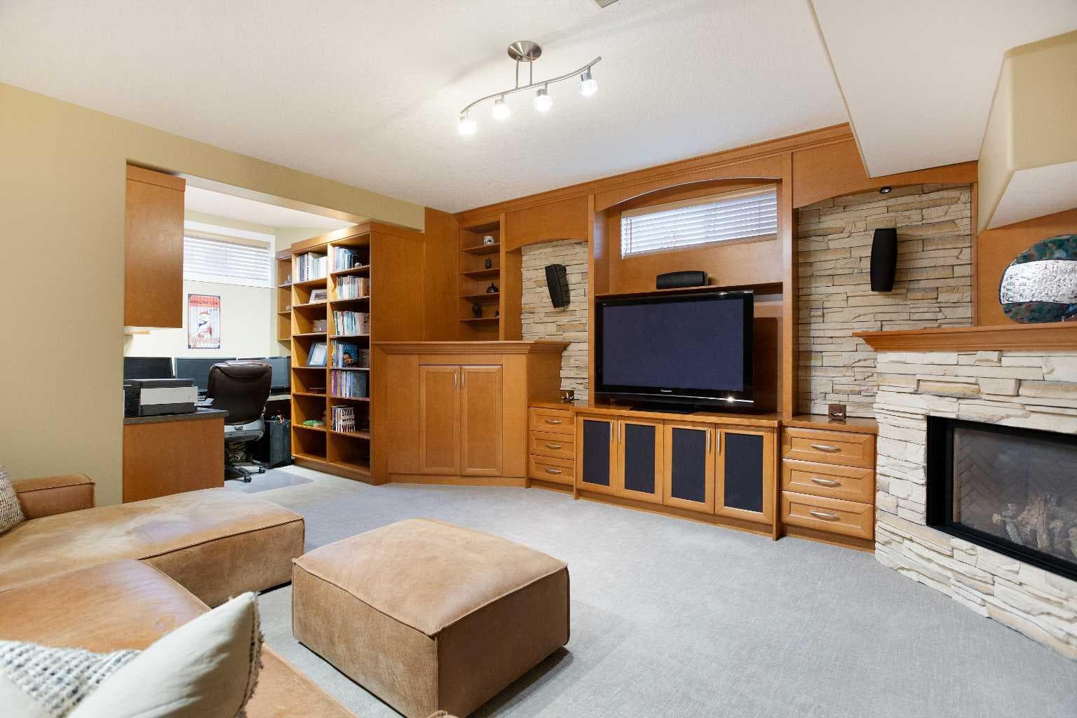 30 Discovery Ridge Gardens SW