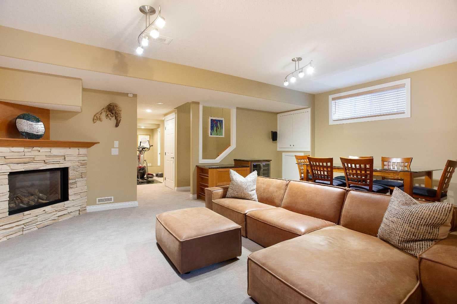 30 Discovery Ridge Gardens SW