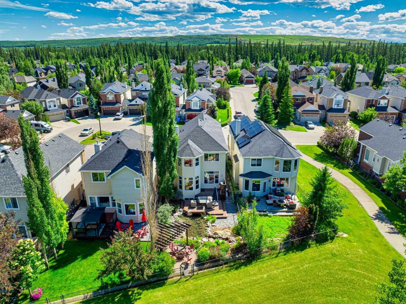 30 Discovery Ridge Gardens SW
