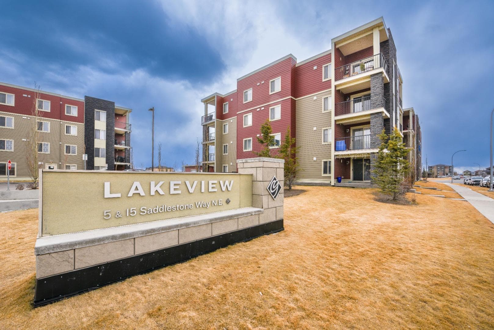 302, 5 Saddlestone Way NE