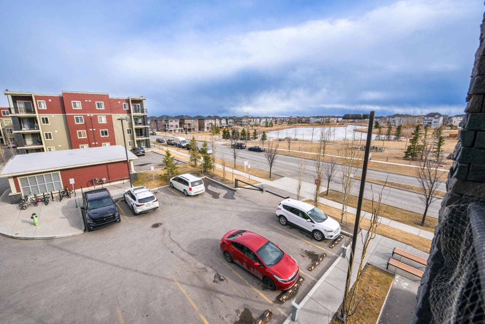 302, 5 Saddlestone Way NE