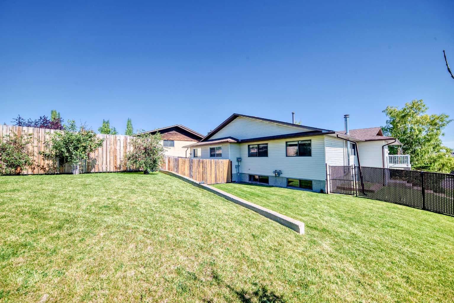 131 Ranchlands Court NW