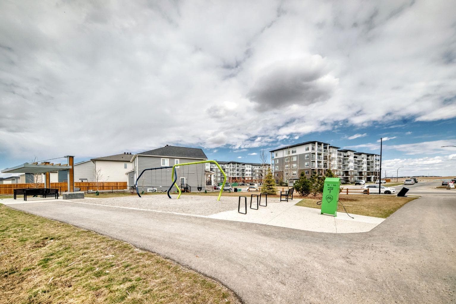 1206, 44 Skyview Parkway NE