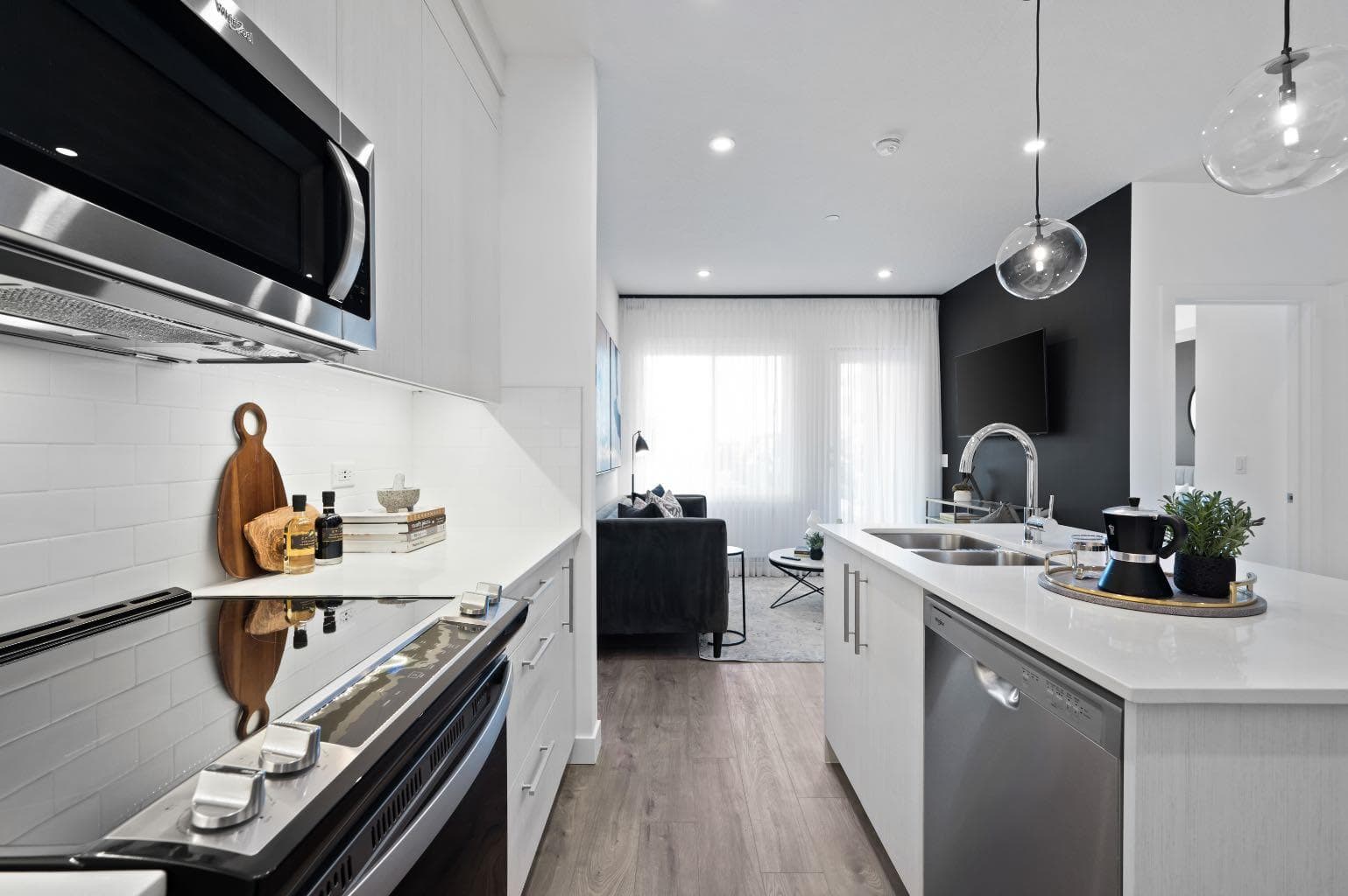1206, 44 Skyview Parkway NE
