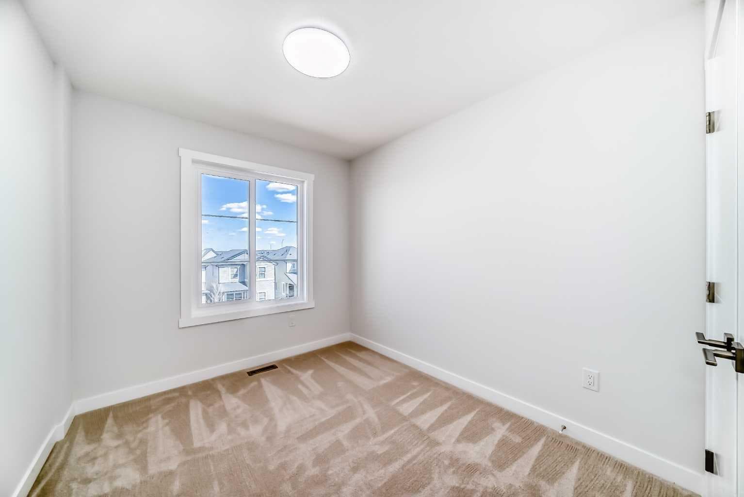 21 Cornergate Place NE