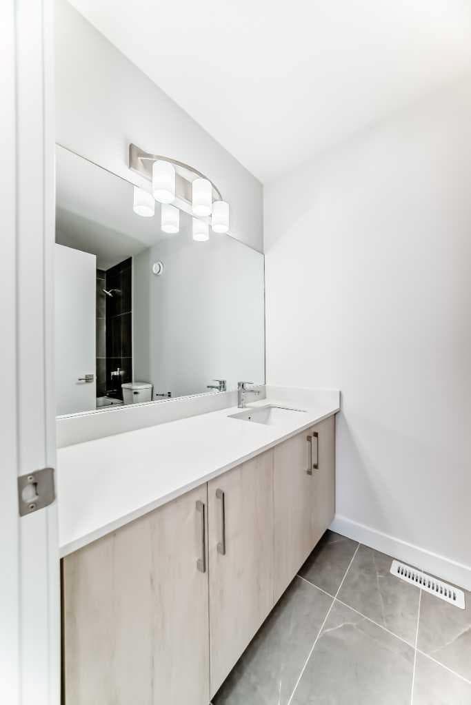 21 Cornergate Place NE