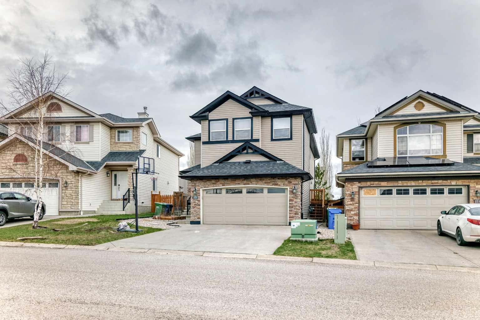 225 Kincora Heights NW